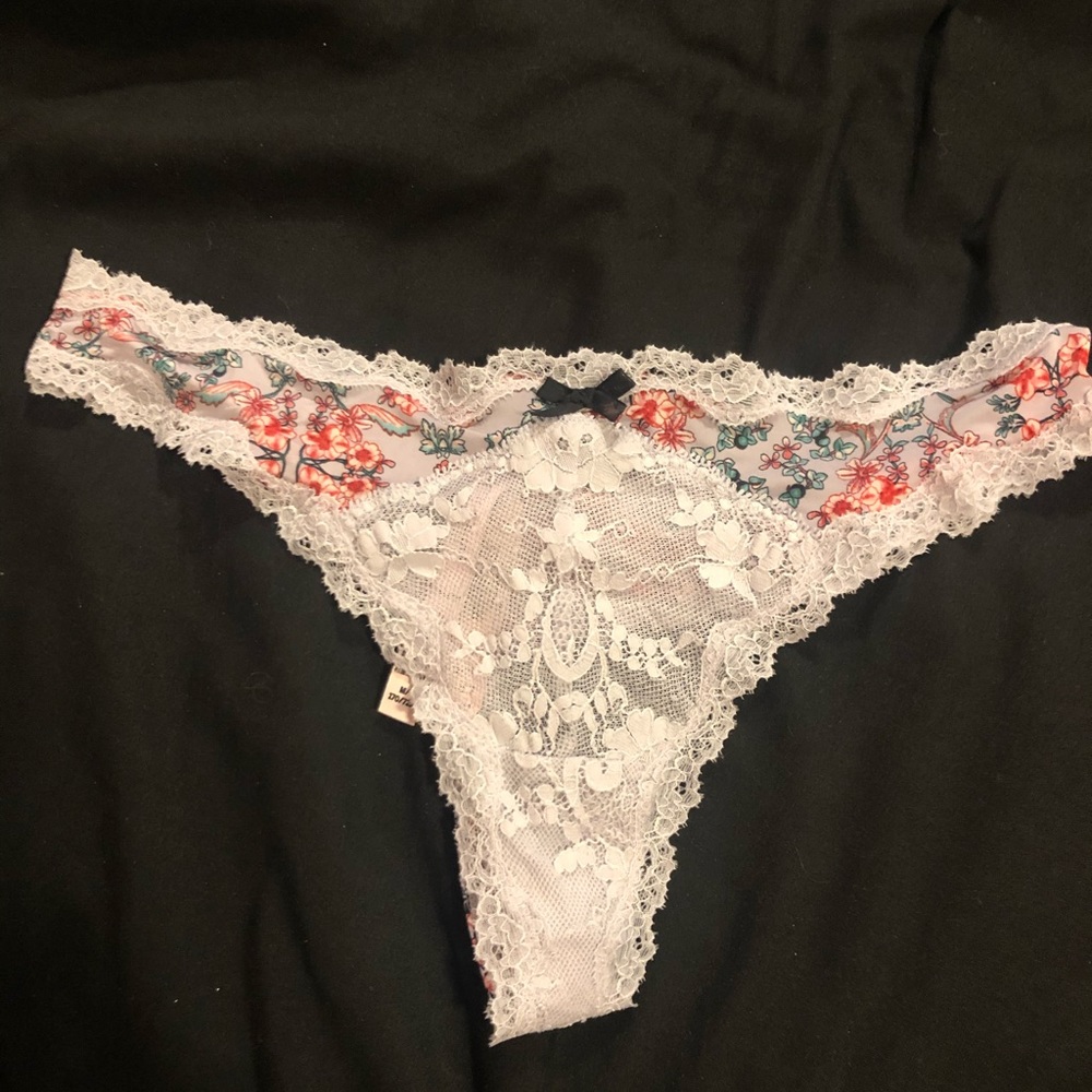 Floral lace thong